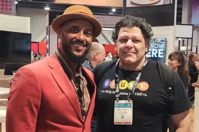 Jerry from 86'd Me magazine with mixologist Phil Wills at the Bar & Restaurant Expo floor